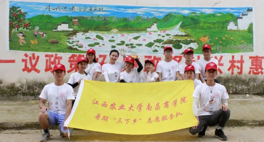 长沙黄花机场有长时间停车的停车场吗？是怎么收费的？